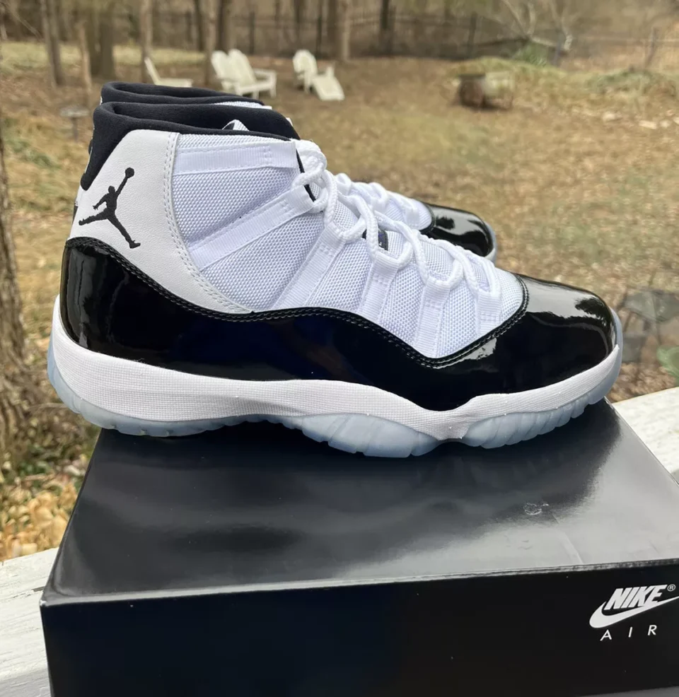 Air Jordan 11 Retro Concord - 2018 Release
