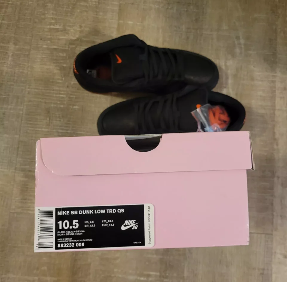 Nike Sb Dunk Low Black Pigeon